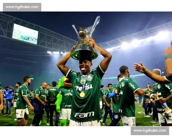 皇马官宣恩德里克抵美合练 巴西神童剑指世俱杯新征程