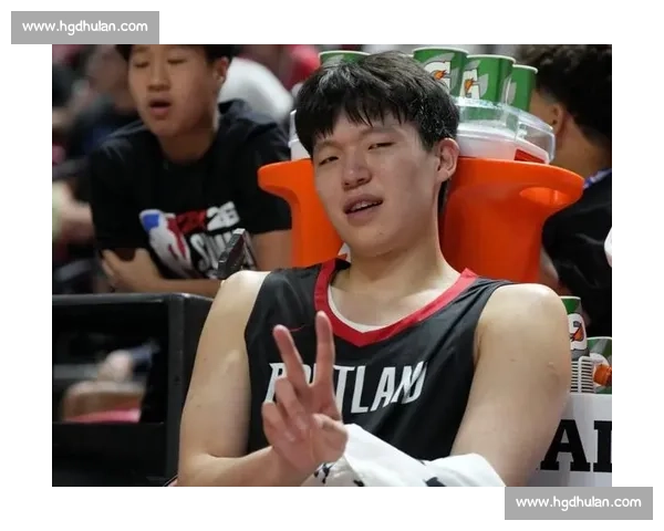 杨瀚森试训征服开拓者 主帅盛赞全场最佳 扣篮王之子无奈称难以招架