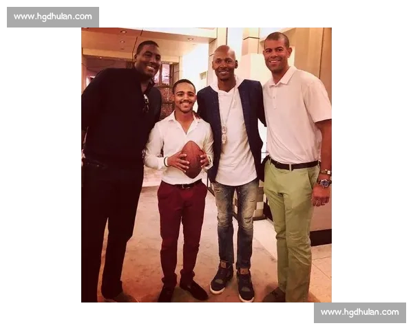 雷记调侃狄龙 - 琼斯日引争议 俄城市长力挺：冠军荣耀永不褪色